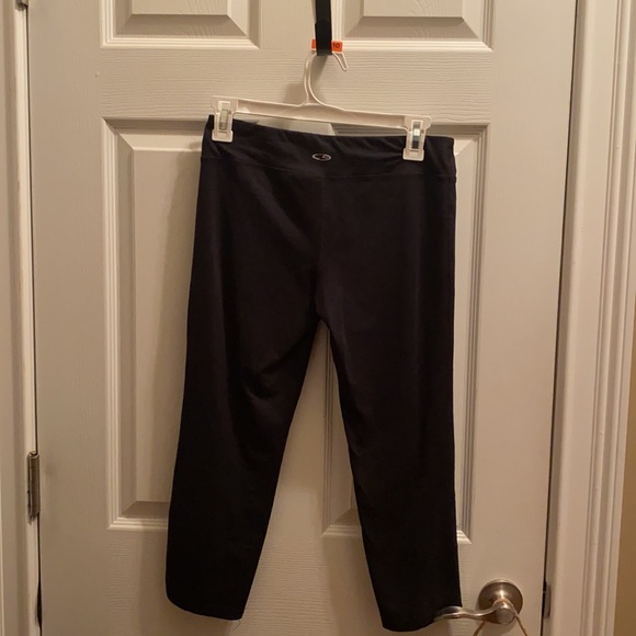 Black girls 14/16 capri leggings EUC - Picture 2 of 2